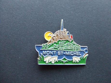 Mont Saint-Michel ,rotsachtig schiereiland in Frankrijk